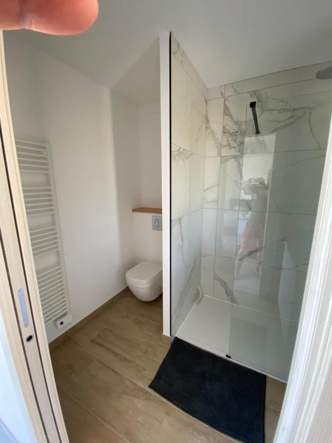 Apartment La *
